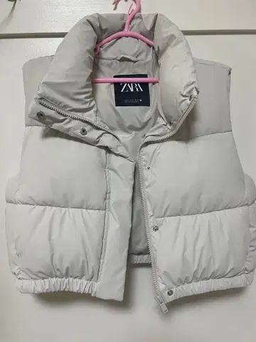 컨디션 최상 ZARA 다운 베스트 하이넥 M
