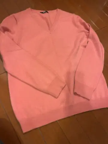 미사용 새상품 유니클로 캐시미어 핑크 V넥 긴팔 스웨터 니트