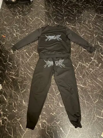 그래픽 프린트 블랙 스웨트 팬츠