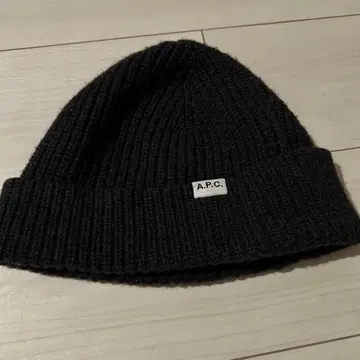 A.P.C. 다크 그레이 니트 모자