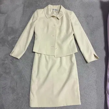 아이보리 정장 세트 버튼 포함