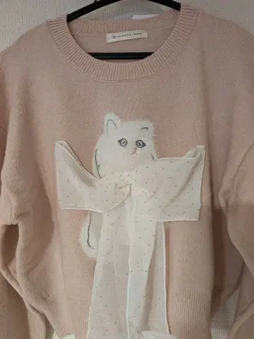 마제스틱 레곤 고양이 패턴 핑크 니트