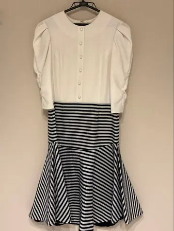 보더스 앳 발코니 원피스