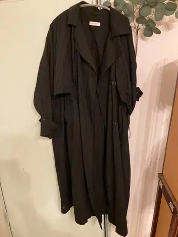 PAGEBOY 블랙 시어 트렌치코트