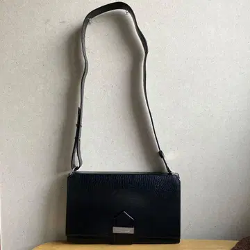 블랙 크로커다일 패턴 숄더백