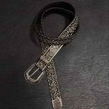 블랙 가죽 엠보싱 벨트