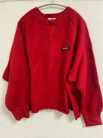 MILK 빨간색 래글런 슬리브 트레이닝복