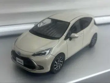 도요타 아쿠아 컬러 샘플 미니카