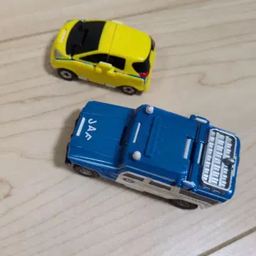 반다이 BANDAI 뒤집으면 변신하는 미니카 2대