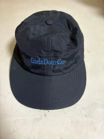 Girls Don't Cry 블랙 캡