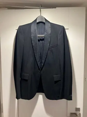 ATTACHMENT 어태치먼트 [ 1 ] 턱시도 (블랙 테일러드)