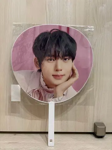 ZEROBASEONE ZB1 제베원 한유진 부채 2024 흔들흔들