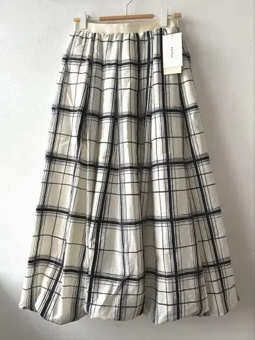 [ 택 포함 새상품 ] 미라 오웬 허리밴딩 볼륨 벌룬 테일 스커트