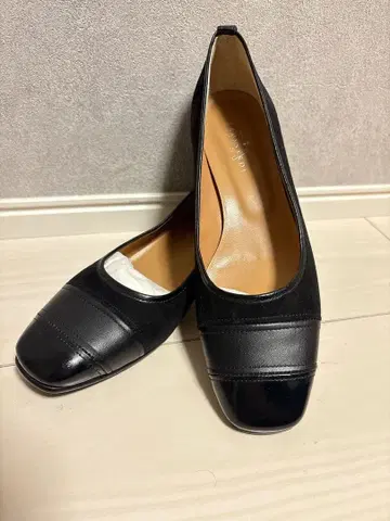 새상품급 TRUSSARDI 스퀘어토 펌프스 에나멜 일본제 블랙