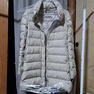 Herno 베이지 다운 자켓 헬레노 다운 코트 여성용