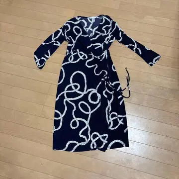 로프 무늬 네이비 긴팔 랩 드레스 LONDON TIMES