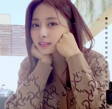 베이지 로고 패턴 니트 가디건