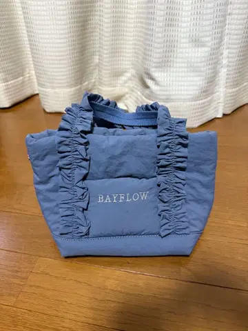 BAYFLOW 프릴 로고 토트 S 사이즈