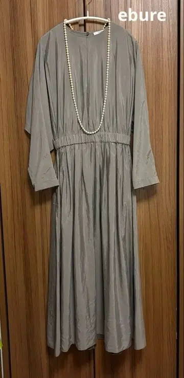 에부르 그레이 긴팔 롱 원피스