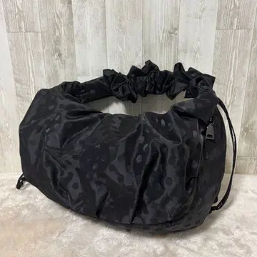 새상품급 이자크 발수 도트 자카드 셔링 숄더백 블랙