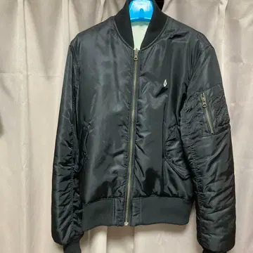 Volcom 블랙 MA-1 자켓