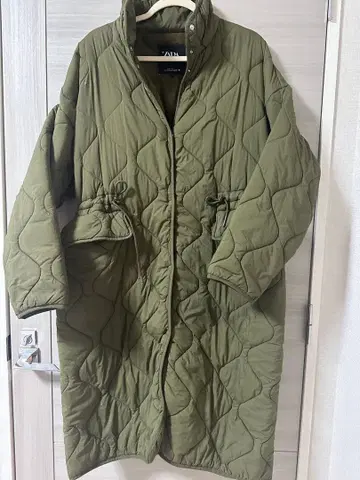 ZARA 퀼팅 롱 코트 올리브 그린