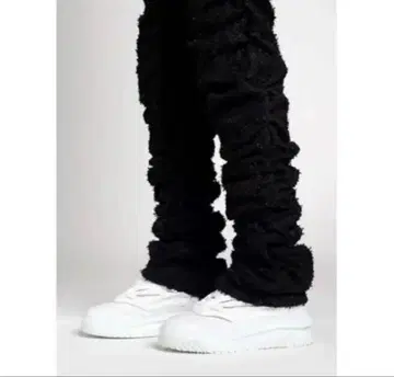 GUAPI ALL BLACK SUPER STACKED DENIM