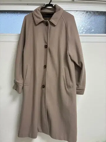 Heather 베이지 버튼 롱 코트