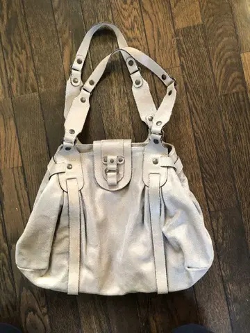 라이트 그레이 핸드백 합성 피혁