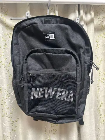 NEW ERA 블랙 럭색/백팩