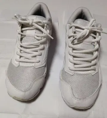 미즈노 화이트 스니커즈