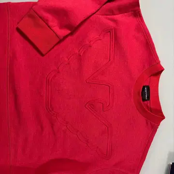 EMPORIO ARMANI 빨간색 엠보싱 로고 맨투맨 M