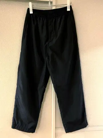 everyone nylon silk track pants (BLACK)