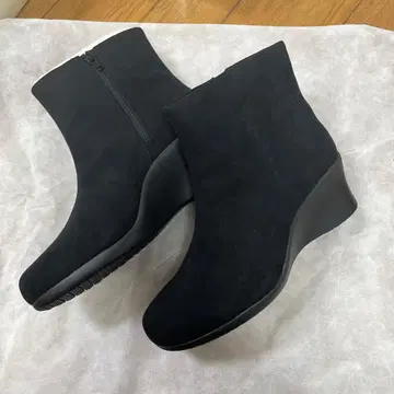 akaishi 블랙 스웨이드 웨지힐 부티 LL