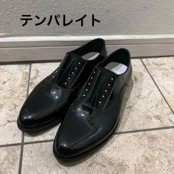 템퍼레이트 스터드 에나멜 블랙