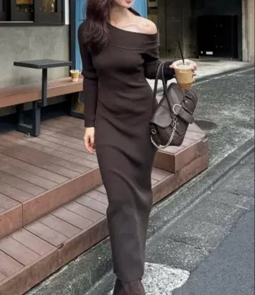 원숄더 니트 원피스 다크 브라운 리엔다