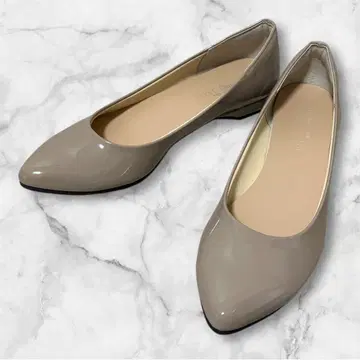 퍼스트 컨택트 펌프스 베이지 스틸레토 에나멜