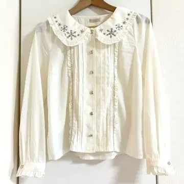 axes femme 블라우스 눈꽃 생성 금 스노우 아이보리
