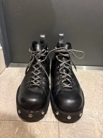ouat test boots