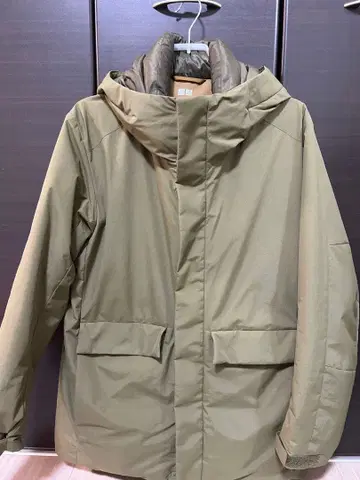 유니클로 하이브리드 다운 코트