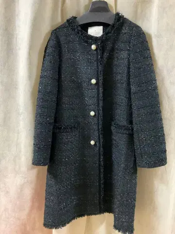 펄 버튼이 멋진 케이트 스페이드 블랙 트위드 코트