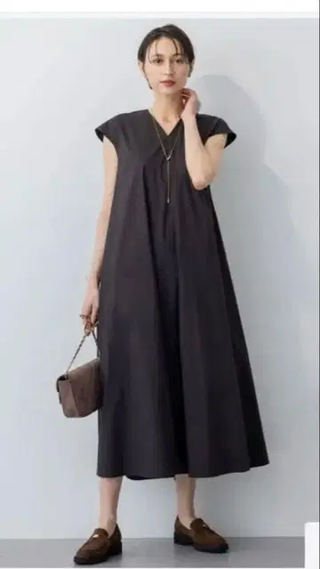 23구 접촉 냉감 스트레치 브로드 V넥 원피스 미사용 38