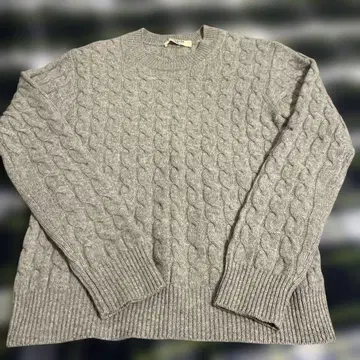 AURALLE 그레이 케이블 니트 긴팔 스웨터