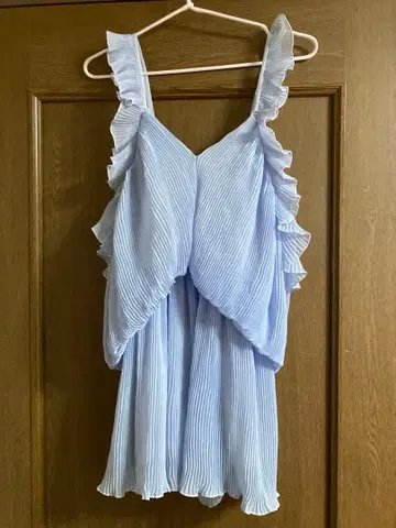 스나이델 스카이블루 프릴 슬리브리스 셔츠