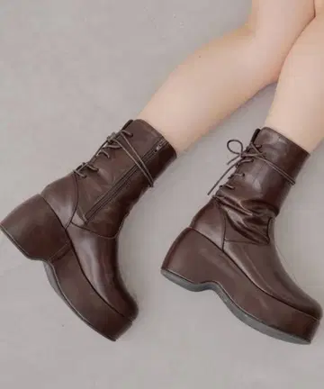 Chico 숏 기장 통굽 백 레이스업 부츠 브라운 M