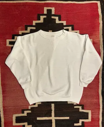 러셀 앞 V 맨투맨 L 60s70s