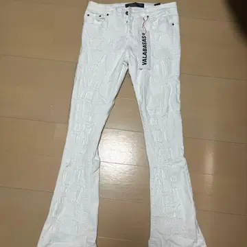 VALABASAS 화이트 부츠컷 데님