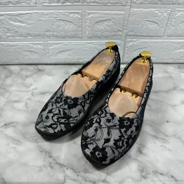 [ 새상품급 ] 아르코페디코 레이스 플랫슈즈 블랙/화이트 24cm 상당