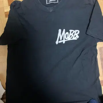 MOBB 블랙 T셔츠