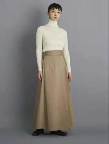 새상품급 foufou 트렌치 플레어 스커트 베이지 M 사이즈